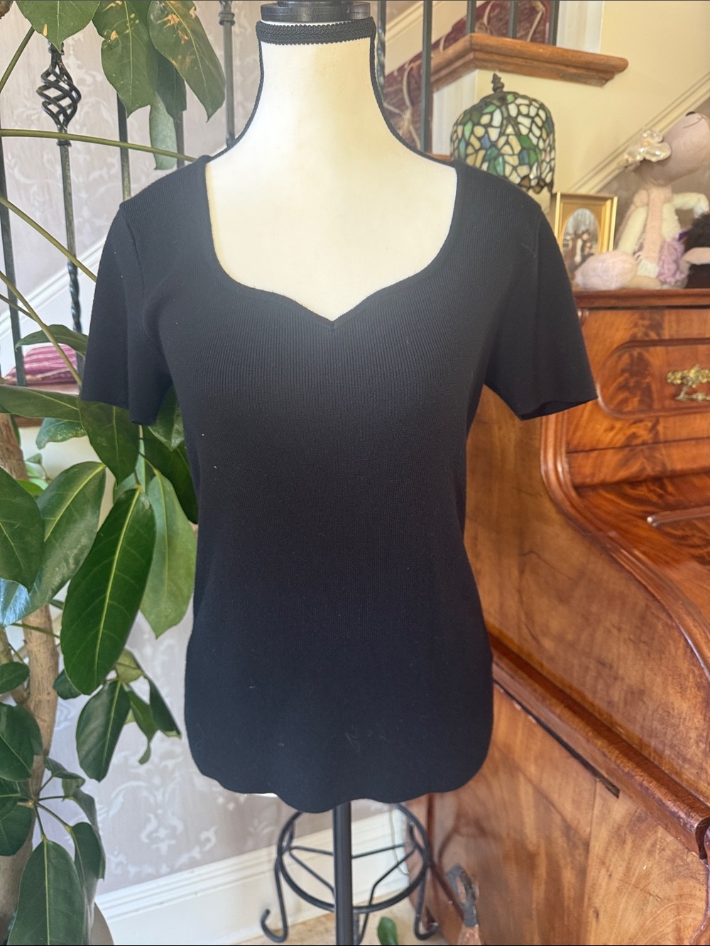 TAHARI Valentina ripped top large excellent condition black